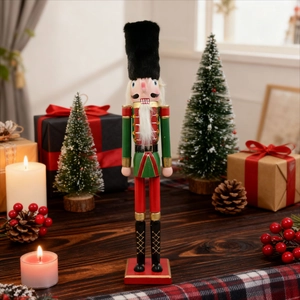 Schiaccianoci Re in legno da 60cm con uniforme rossa e verde per decorazioni natalizie