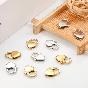 Chiusura a Moschettone a Forma di Cuore in Acciaio Inossidabile Connettore Fai Da Te Per Collana Bracciale Placcato Oro 18K Sottovuoto