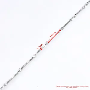 Detailweergave van de 1,2 mm zilveren roestvrijstalen gedraaide staafketting van 15 mm