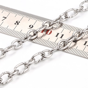 Strukturierte Edelstahl-Kettenglieder mit feiner Rautenmuster-Prägung für Schmuck