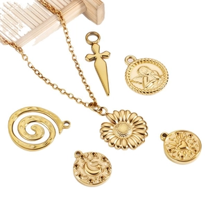18k gold plated stainless steel jewelry set with daisy necklace and five assorted pendants
