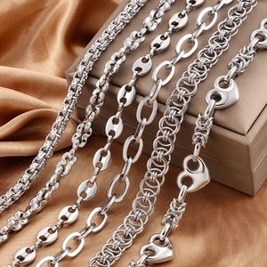 Collection de colliers en acier inoxydable avec mailles grain de café et pendentifs coeurs