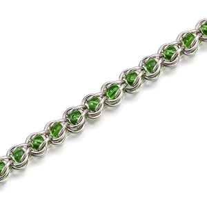 Detailansicht der Edelstahlkette mit lichtdurchlässigen grünen Glasperlen im Fokus