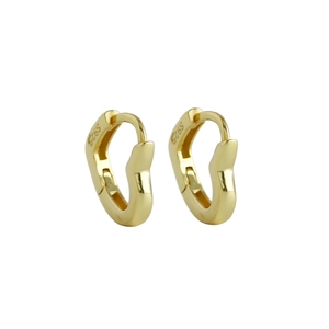 Vue détaillée de boucles d'oreilles cœur en argent 925 doré avec poinçon de titre S925