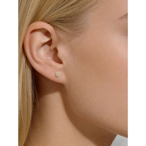 Minimalist square zircon stud earrings in gold-plated silver worn on ear lobe
