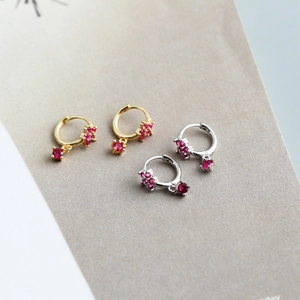 Créoles en argent S925 en forme de fleur de prunier avec zircons rouges en or et argent