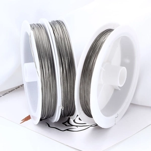 Tre bobine di filo d'acciaio argentato per la creazione di gioielli fai-da-te e collane