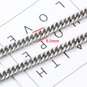 Chaîne cubaine en acier inoxydable de 8,5 mm de large avec surface métallique polie