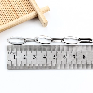 Polished stainless steel lip chain links with ruler measurement and bamboo decor