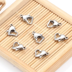 Set di sei chiusure a moschettone a cuore in acciaio inossidabile per creazione di gioielli fai da te
