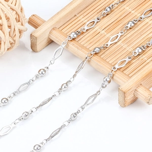 Silver stainless steel diamond-shaped lantern chain necklace with polished metal finish