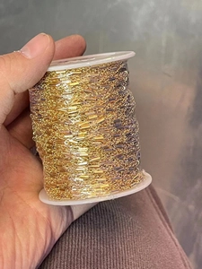 Detail einer 18K vergoldeten Edelstahlkette auf Rolle für DIY Schmuckherstellung