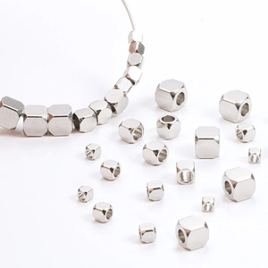 Perles d'Espacement Carrées en Acier Inoxydable Cube Chanfreiné Perles en Vrac en Métal pour la Fabrication de Bijoux DIY Bracelet Collier Accessoires