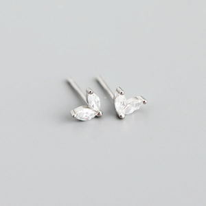 Macro shot of S925 silver leaf earrings with marquise-cut marquise zircon in V-shape