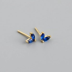Macro shot of s925 silver leaf earrings with marquise dark blue cubic zirconia stones
