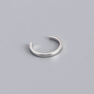 Macro shot of high-polish S925 sterling silver ear cuff with minimalist C-shape design