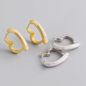 Boucles d'oreilles cœur en argent S925 avec sertissage de zircons micro-pave brillants