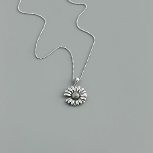 Collana con ciondolo a forma di margherita in argento S925 con catena a sfere