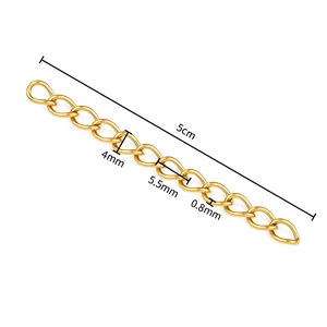 Cadena extensora de 5cm de acero inoxidable dorado con medidas detalladas de los eslabones