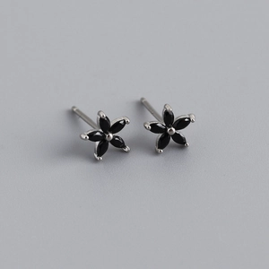 Orecchini a perno in argento S925 con petali neri a forma di fiore a cinque petali