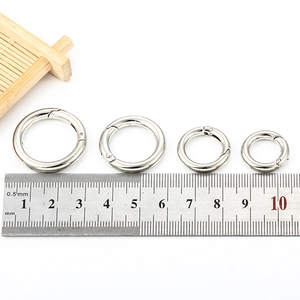 Zinc alloy spring O-ring carabiner clips in four sizes with measuring ruler