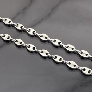 Macro shot of silver marina link chain showing polished texture and fine craftsmanship