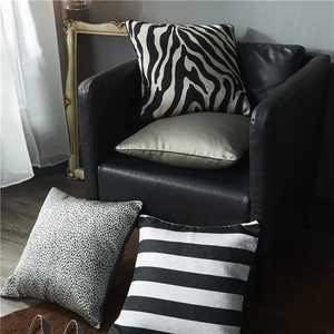 Moderne Dekokissenbezüge mit Streifen und Tiermustern für die Sofa-Dekoration