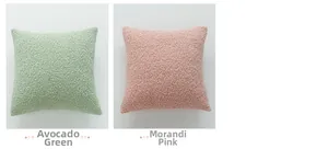 Textura detallada de cojines de felpa teddy en colores verde aguacate y rosa morandi