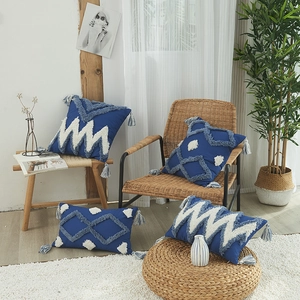 Housses de coussin boho bleu marine avec broderie géométrique et pompons en coton