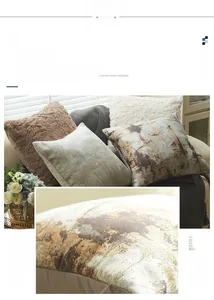 Détail de la housse de coussin beige avec motifs gaufrés et fermeture éclair invisible
