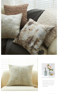 Détails des housses de coussin en jacquard et peluche aux textures abstraites