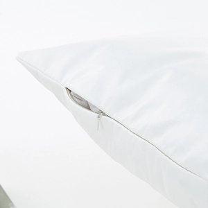 Housse de coussin en satin blanc avec motif géométrique abstrait et fermeture éclair invisible