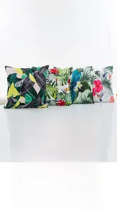 Detailed view of the invisible metal zipper on a tropical leaf print cushion cover