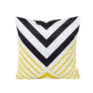 Housse de coussin moderne en soie synthétique avec chevrons jaunes et noirs sur blanc