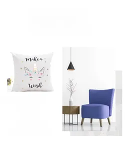Détail de la taie d'oreiller licorne blanche avec motifs floraux et décor moderne