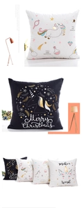 Détails des housses de coussin licorne avec imprimés dorés et vœux de Joyeux Noël