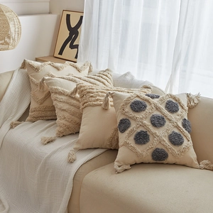 Fodere per cuscini bohémien con nappe in crema e beige per decorazione divano