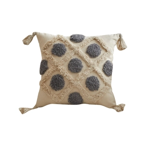 Fodera per cuscino boho con motivi trapuntati grigi e nappe su sfondo bianco puro