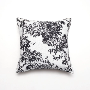 Chenille jacquard kussenhoes met zwart-wit inkt bospatroon voor de bank