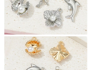 Detalle de dijes de delfín y concha de perla para joyería DIY en oro y plata