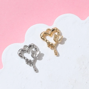 Herzanhänger in Gold und Silber mit Schmetterling für die Schmuckherstellung