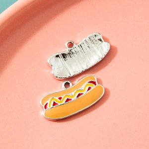 Kleurrijke cartoon hotdog emaille bedel voor doe-het-zelf sieraden en sleutelhangers
