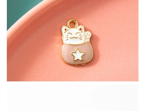 Détail du pendentif chat porte-bonheur rose en alliage pour la création de bijoux