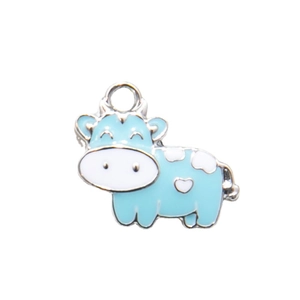 Grazioso ciondolo a forma di mucca in smalto azzurro con cuori bianchi su fondo bianco
