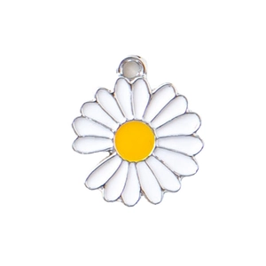 Gänseblümchen-Anhänger mit weißen Blütenblättern und gelber Mitte für DIY-Schmuckherstellung