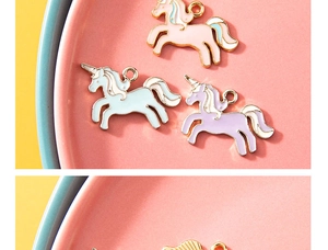 Détails de breloques licorne en émail coloré pour la création de bijoux DIY en rose et bleu