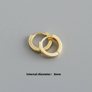 Détail de créoles en argent sterling S925 doré poli avec diamètre interne de 8mm