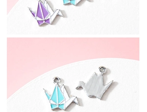 Détails des pendentifs grues en émail coloré avec texture métallique pour bijoux DIY