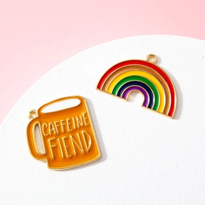 Cartoon Legering Emaille Koffiekop Regenboog Hangers Voor DIY Sleutelhanger Sieraden CAFFEINE FIEND Mok Charm