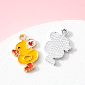 Pendentifs en alliage petit canard jaune de dessin animé avec cœur rouge et émail